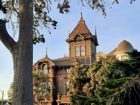 [Photo : maison victorienne à San Francisco]